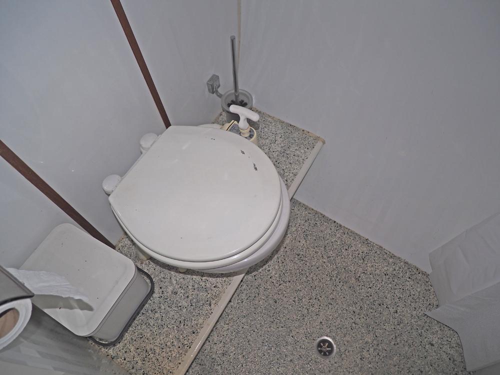 Cabin en avant, Hébergements